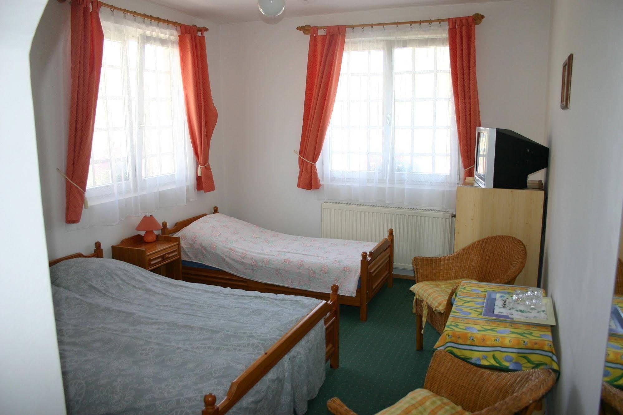 Lorelei Pension Adults Only Gyenesdias Luaran gambar