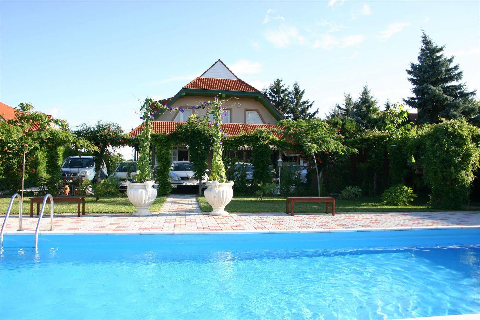 Lorelei Pension Adults Only Gyenesdias Luaran gambar