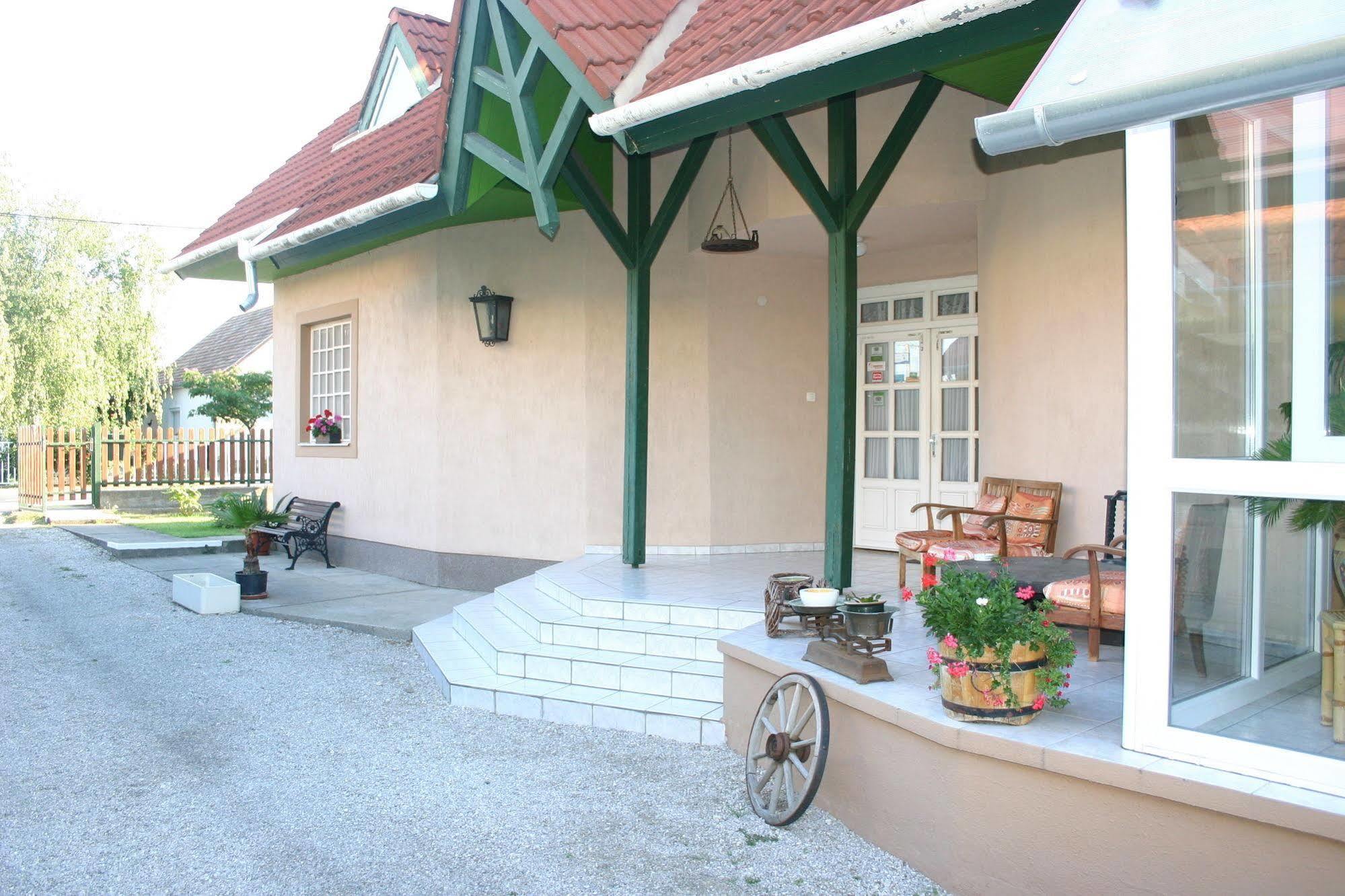 Lorelei Pension Adults Only Gyenesdias Luaran gambar